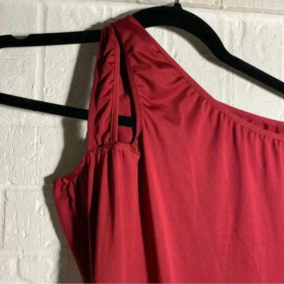 Red Bodycon Mini Dress Size Medium With Chest Cutout Sexy Black Shoulder Flirty - Picture 7 of 14